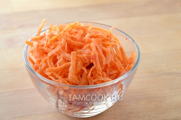Натереть морковь