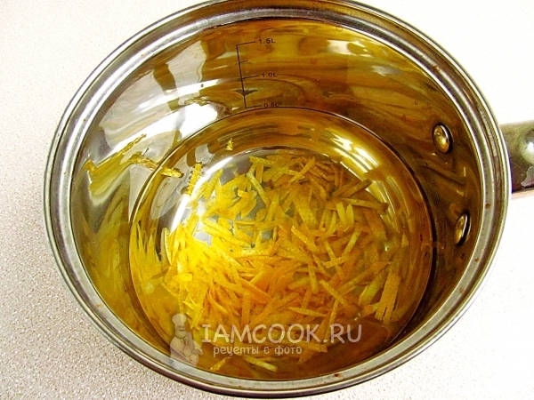 Залить цедру водой