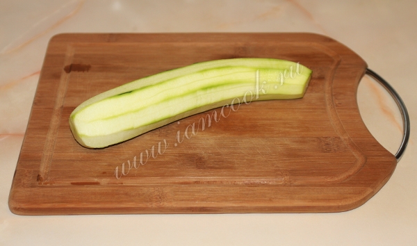 Очищенный кабачок цуккини