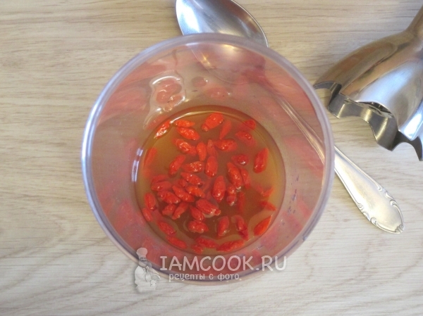 Ягоды годжи в воде