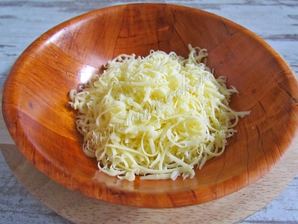 Натертый сыр Гауда