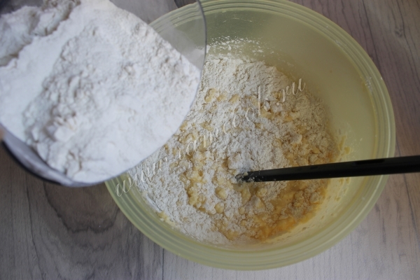 Молоко с мукой и разрыхлителем