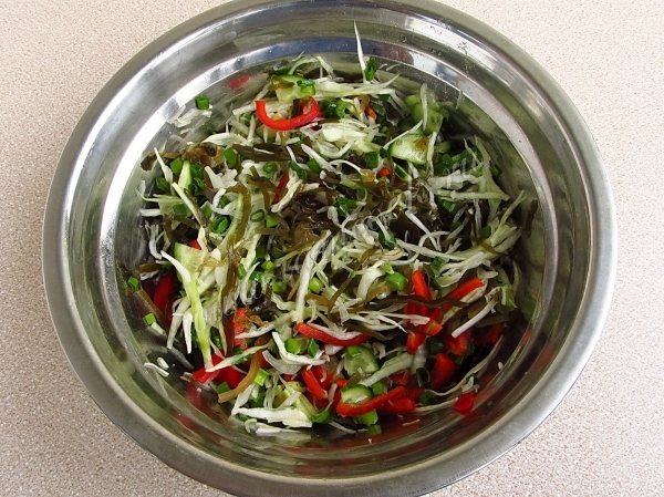 Готовим салат морской мотив