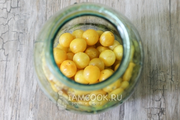 Алыча в банке