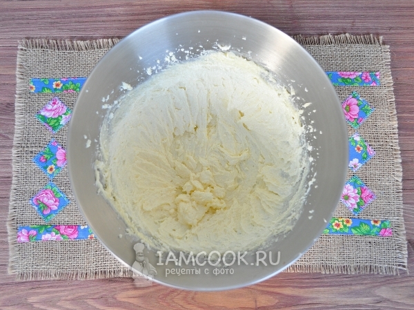 Взбить масло с сахаром