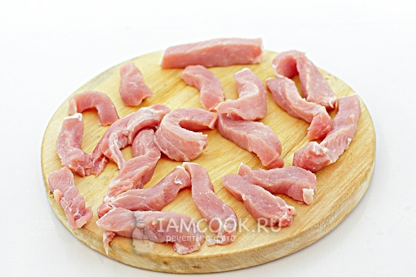 Нарезать мясо