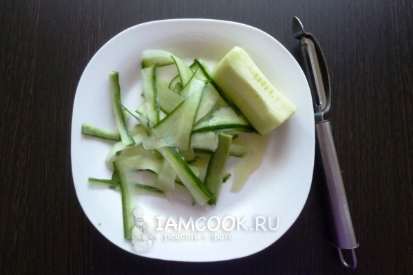 Почистить огурец