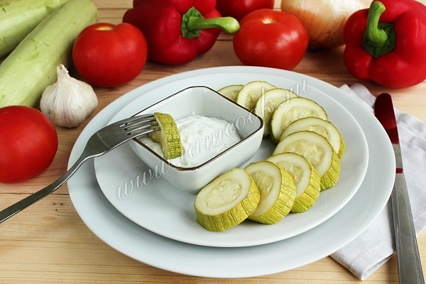 Кабачок запеченный с соусом блючиз