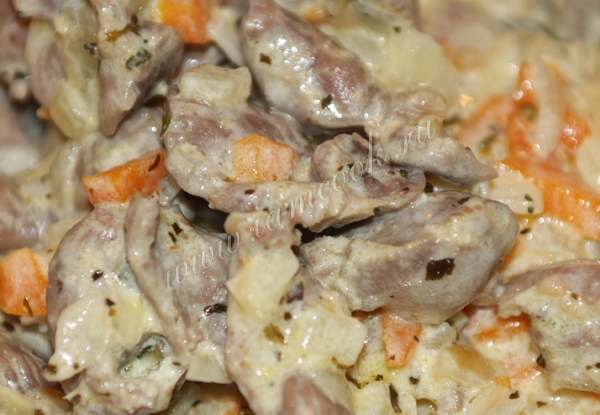 Куриные желудочки в сметане
