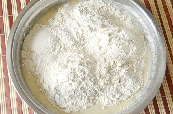 Смешать ингредиенты для теста