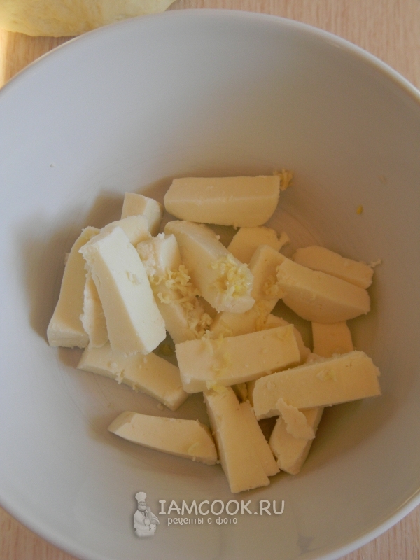 Соединить масло и чеснок