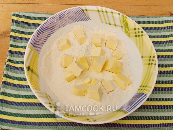 Положить масло