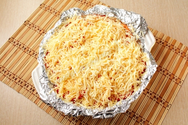 Посыпать сыром