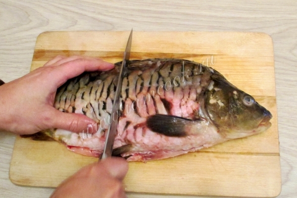 Сделать надрезы на карпе