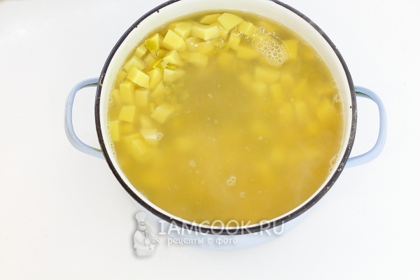 Положить в суп овощи