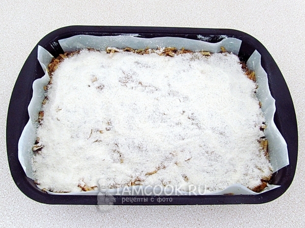 Посыпать яблоки тестом