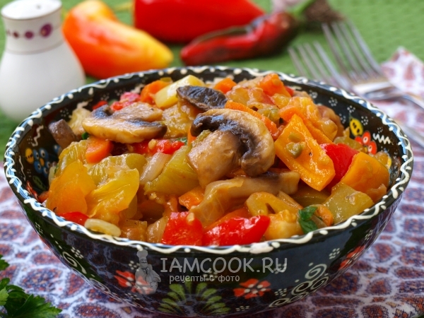 Рецепт соте из зелёных помидоров с овощами и шампиньонами