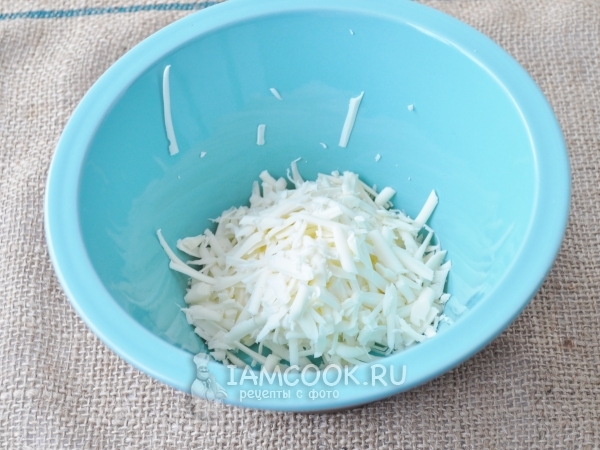 Натереть сыр на терке