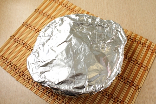 Укрыть блюдо фольгой