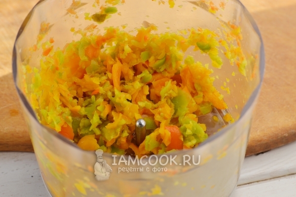 Измельчить в блендере перец