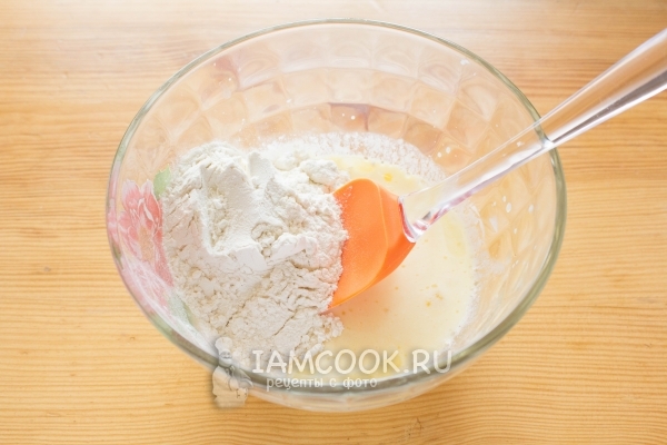 Всыпать муку