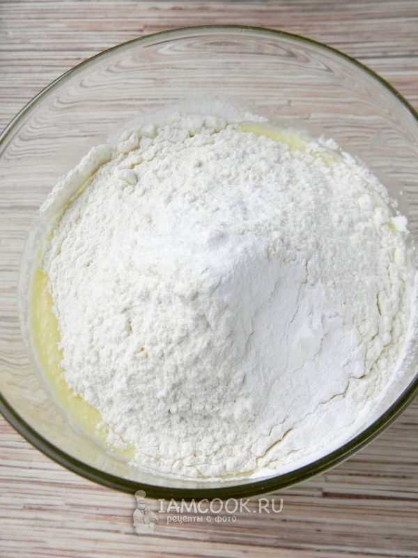 Всыпать муку