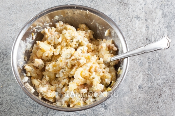 Рецепт классического салата из печени трески