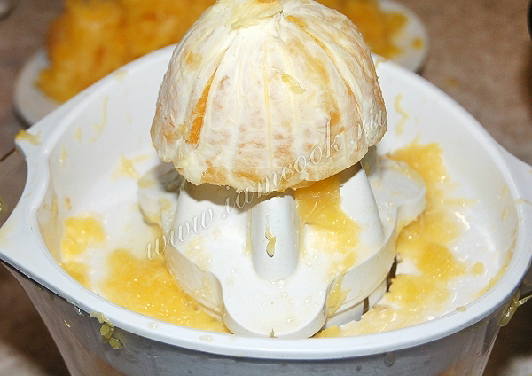 Выжимаем сок из апельсина