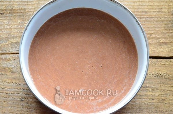 Процедить ягодную смесь через марлю