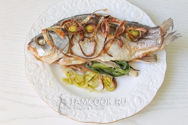 Рецепт карася, запеченного в духовке