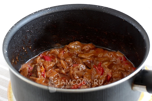 Готовая говядина в томатно-сметанном соусе