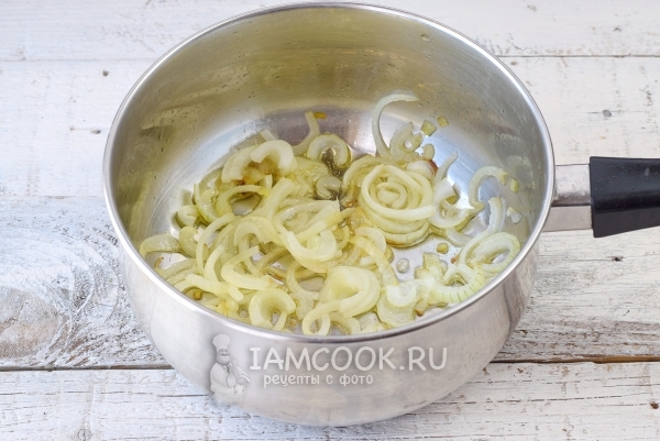 Обжарить лук