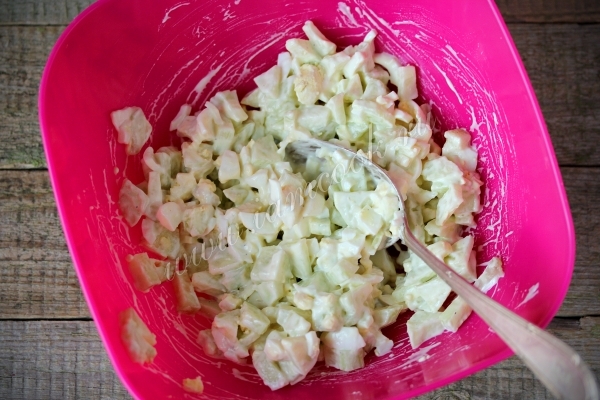 Перемешать салат