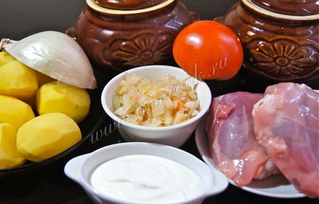 Ингредиенты для приготовления курицы с картофелем в горшочках в духовке