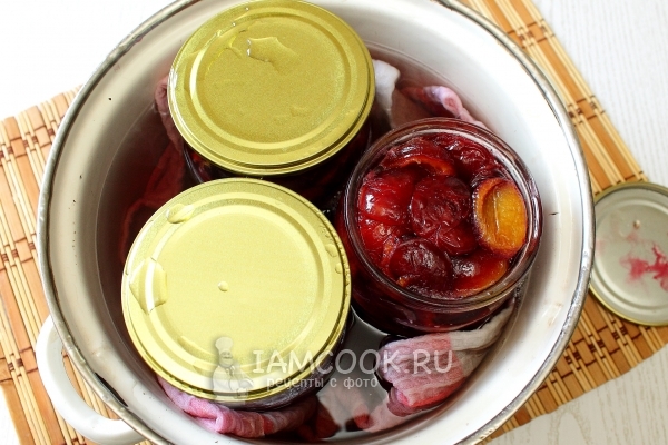 Стерилизуем банки со сливами