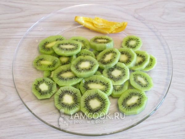 Полить киви соком апельсина