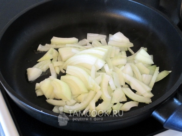 Обжарить лук