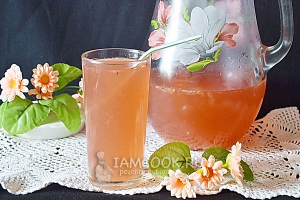 Фото лимонно-апельсинового напитка с базиликом