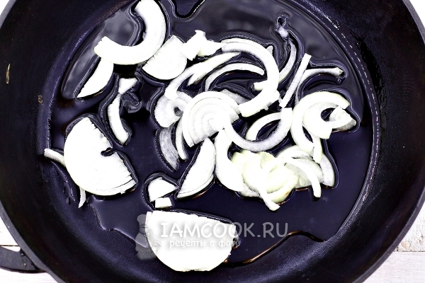 Обжарить лук