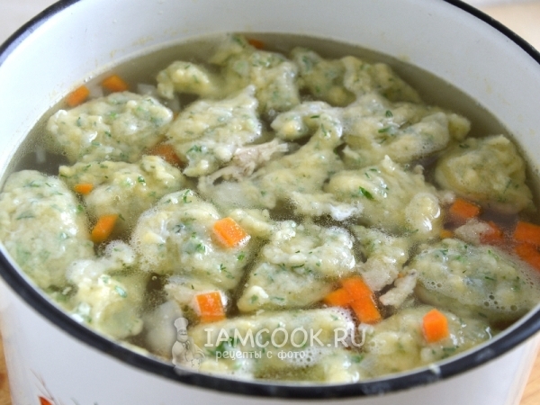 Положить клецки в суп