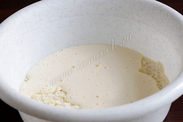 Соединить яйцо с маслом