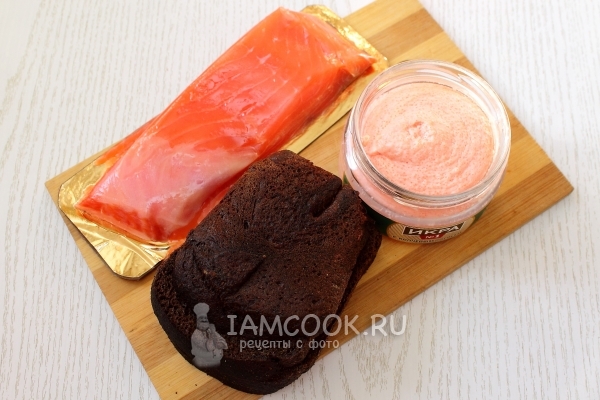 Ингредиенты для бутербродов с красной рыбой
