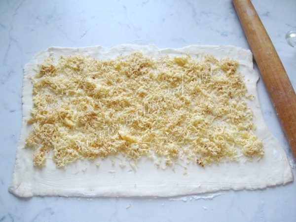 Выложить сыр