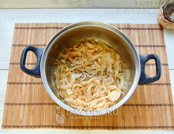 Обжарить лук