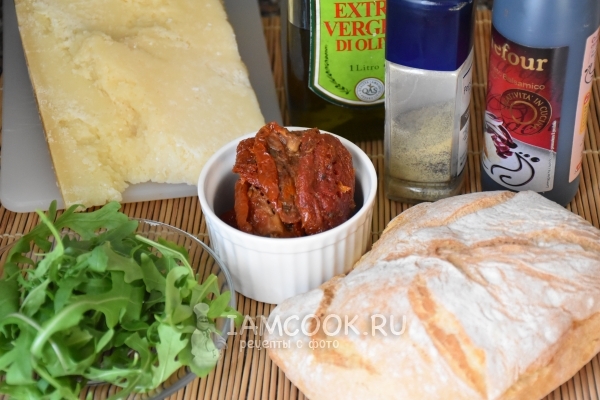 Ингредиенты для брускетты с вялеными томатами