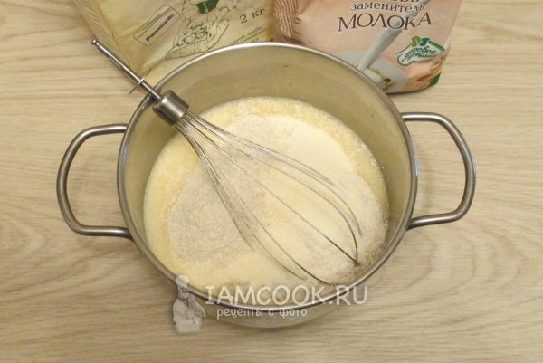 Добавить воду, муку и соевый порошок