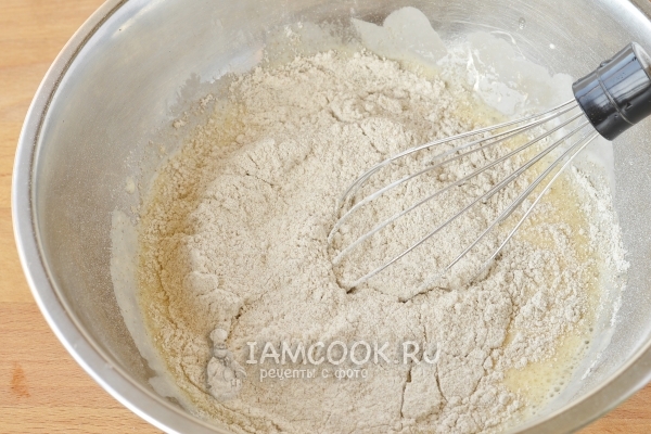 Всыпать муку