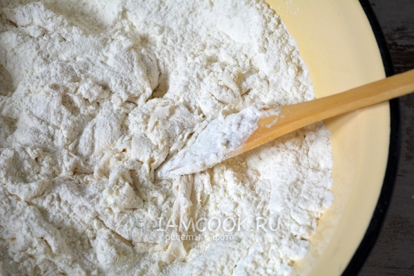 Всыпать муку