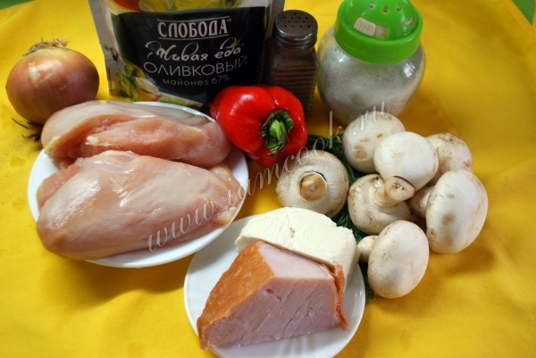 Ингредиенты для салата с курицей и ветчиной