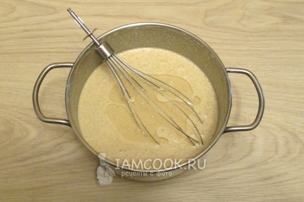 Влить масло